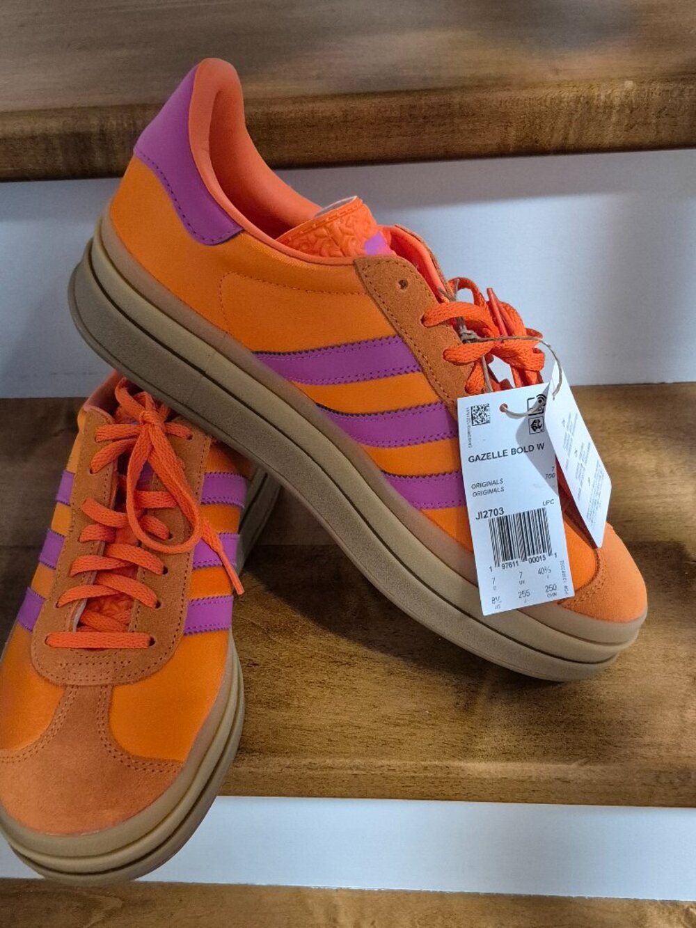 ADIDAS SNEAKERS - SIXE 8 1/2 US  - NWT - Picture 2 of 6
